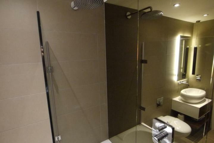 One Commercial Street Apartment Лондон Экстерьер фото